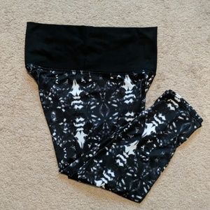 Fabletics - B/W tie dye Leggings - EUC